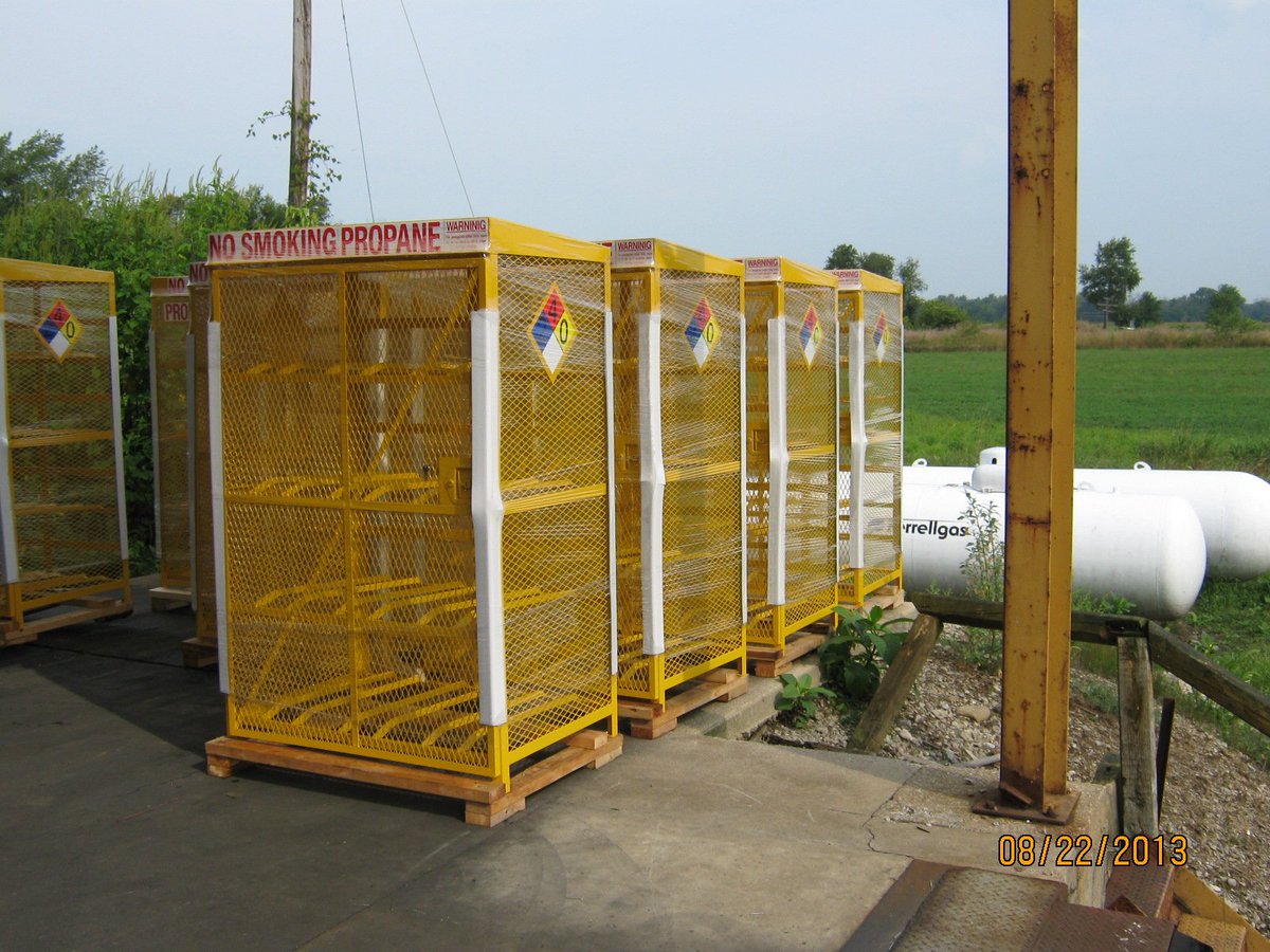 Metal_Craft_Inc's tweet photo. Call us today 1-800-231-9483, We produce #MotorFuelStorageCabinets / #ExchangeStorageCabinets / #CompressedGasStorage / #Dispensercabniets https://t.co/SYUgmbuc4A
