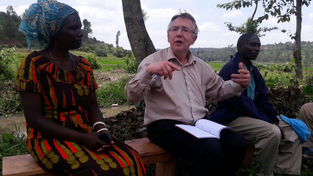 WHH_Rwanda's tweet photo. Mr. Thomas Veser, German journalist visits a @Welthungerhilfe @BMZ_Bund partner proj. @DistrictMuhanga #factsfinding @BBeuttner @Mattesnbm https://t.co/bpsH1S2pxy