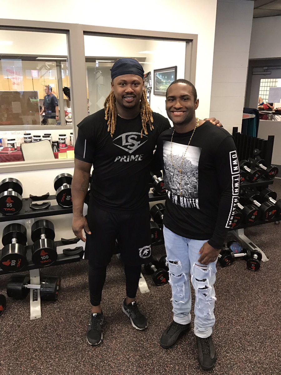 TAPS AND CAPS LOUNGE (LongwoodHookah) Twitter