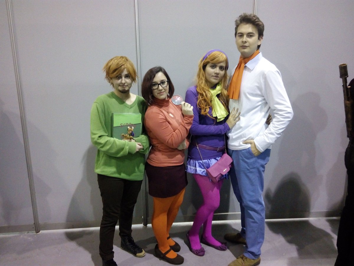 Necani Cosplay On Twitter Fred Daphne Velma Y Shaggy Scooby Doo En La Winte...
