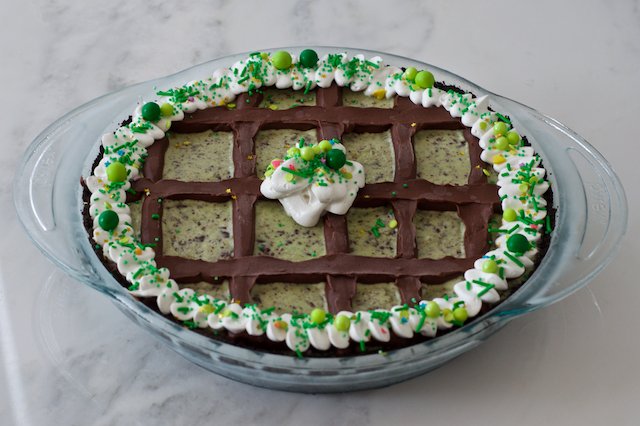 BeMeyer's tweet photo. NEW Post: (Birthday!) Mint Chocolate Chip Grasshopper Pie - https://t.co/LGMg2NWFOx #BakingWithBeth #recipe #grasshopperpie ππ https://t.co/NlfaeFL5gg