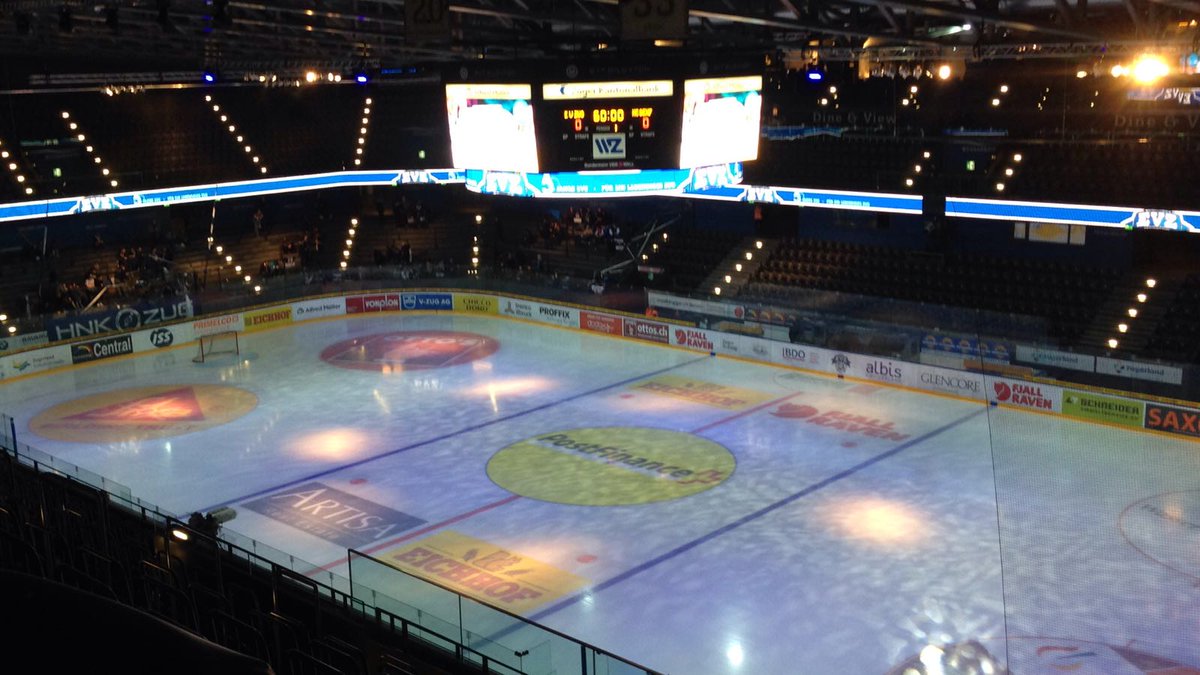 frequencebanane's tweet photo. On est en place! Prets! Antenne dans un peu plus de 20 minutes pour le match du @officialGSHC #BananeHC #GSHC #playoffs2017 #GSHCEVZ3 https://t.co/2xdeMpIs9J