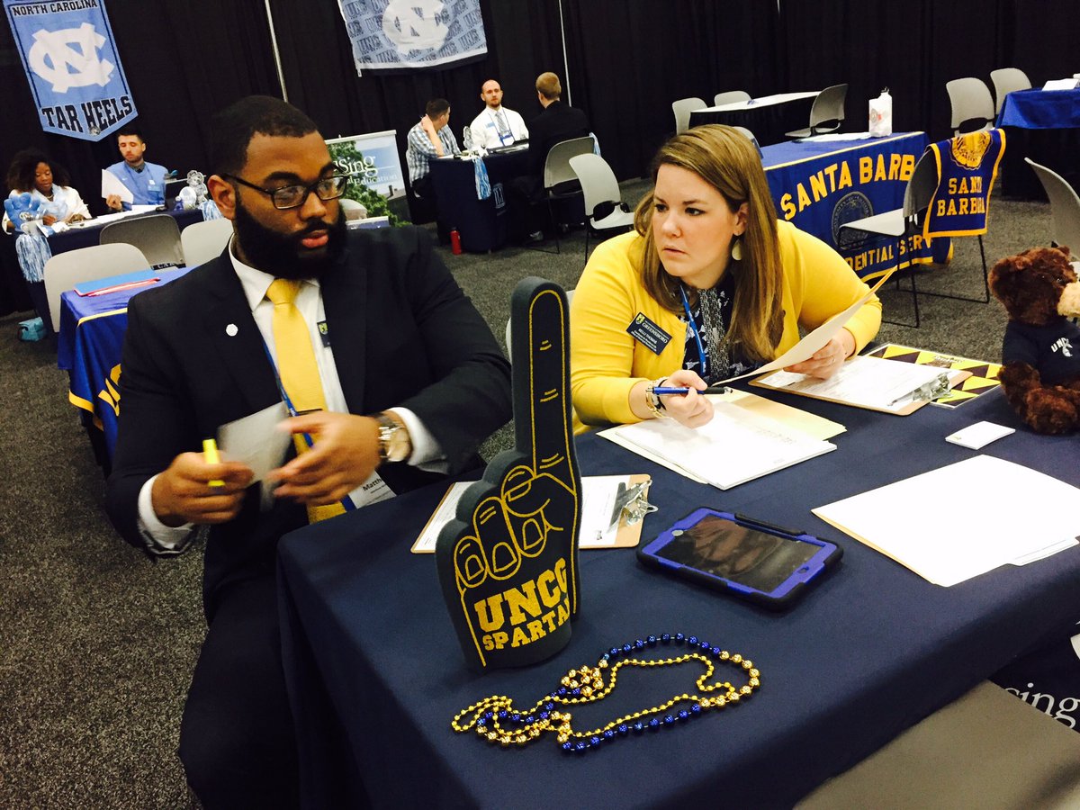 DM_UrFuturePrez's tweet photo. @HRLrecruitment hard at work #TPE2017 #ConnectToTheG https://t.co/nLj3eytF4Q