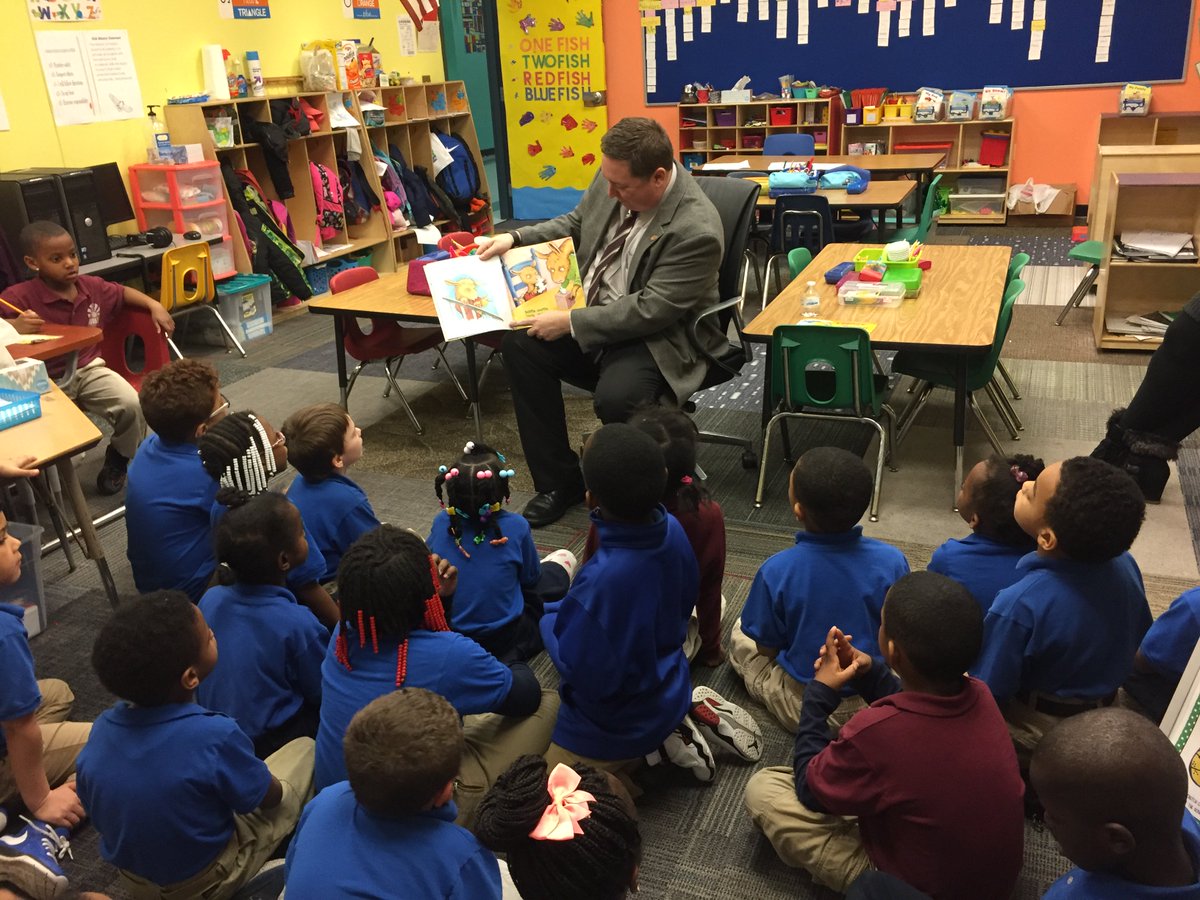 Senator Rezabek also visited today to see our school and read to our kindergarten students!