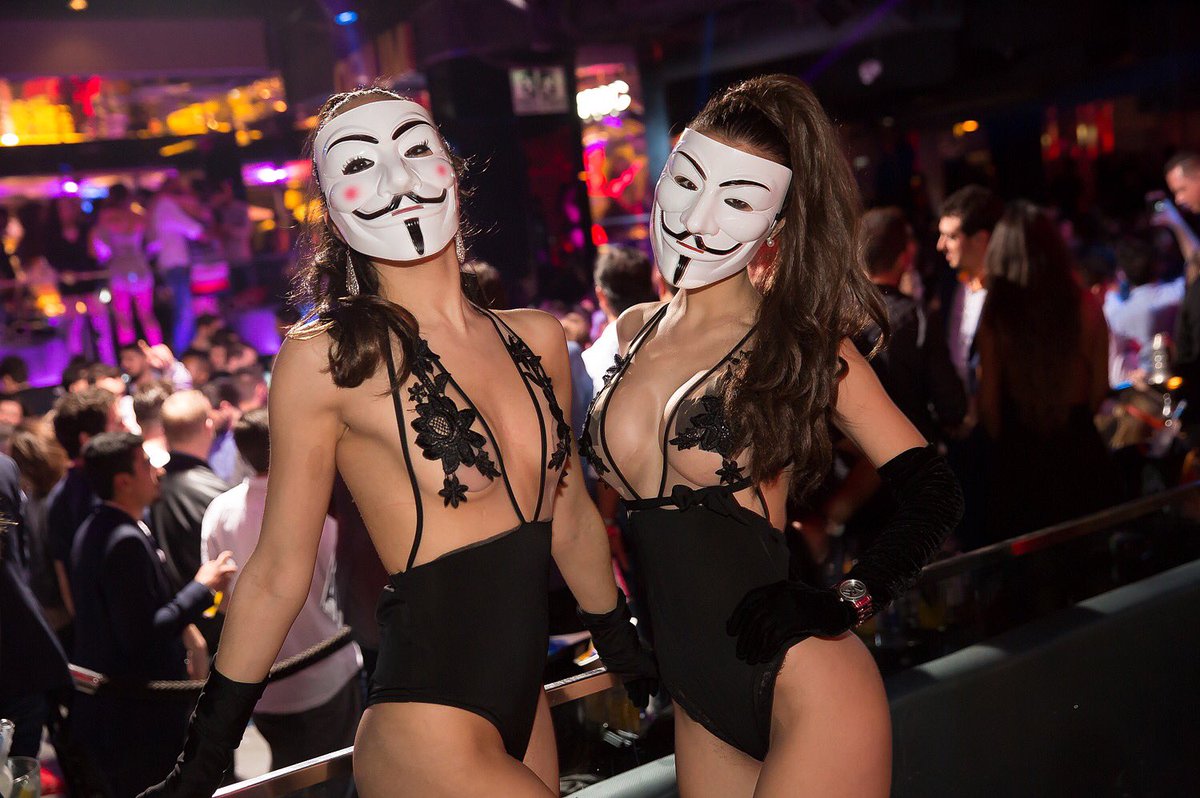 OPIUMBarcelona's tweet photo. .@nickyromero 's CREW ! #Springfest #opiumbarcelona https://t.co/faMOAusGoI