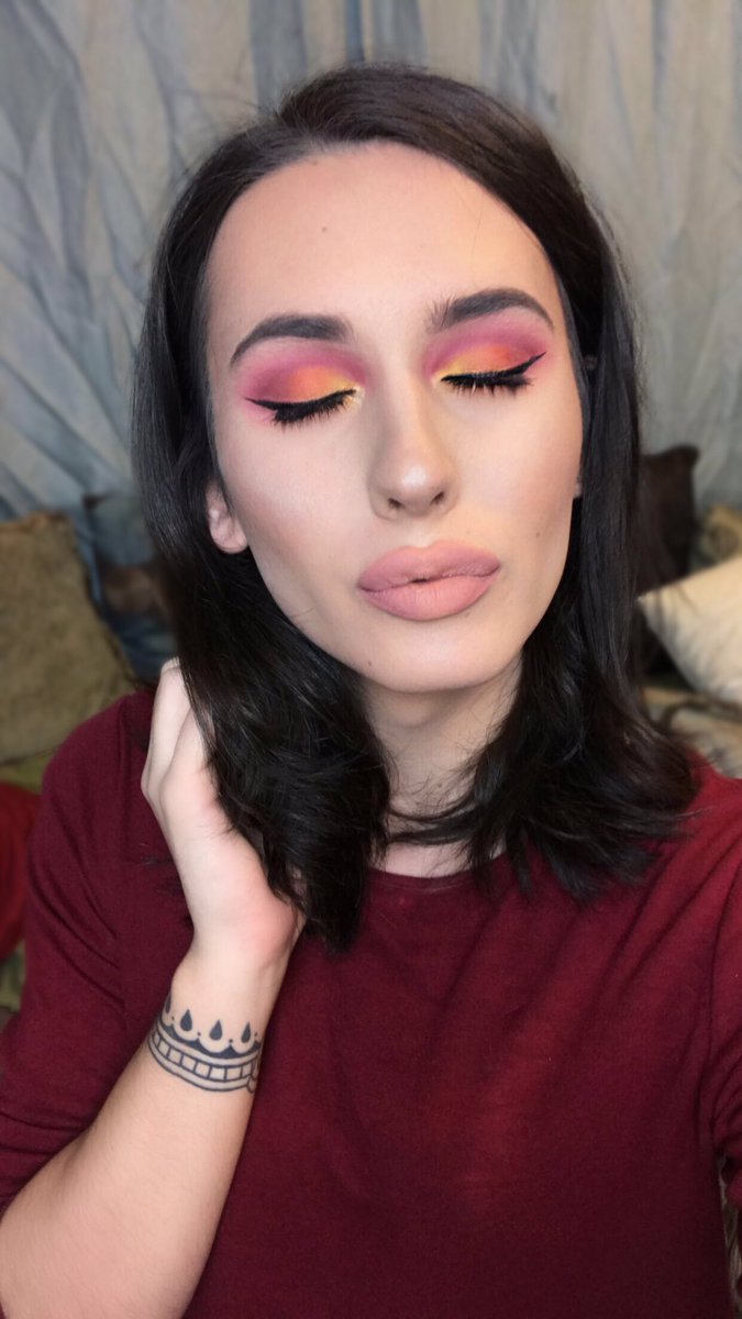 therosemontoya's tweet photo. Also I loved this look from my February Favorites Video. #sunseteyes #glam #springtimemakeup #morphebabe #jeffreestarcosmetics #nudebeach https://t.co/IkpycvFlmm