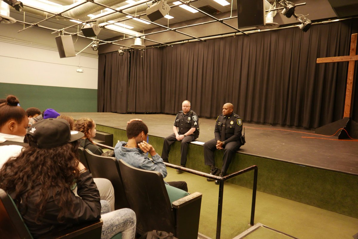 sua_highschool's tweet photo. We're hanging out with @SeattlePD officers and discussing community building and law enforcement. https://t.co/wSrREzWA9N