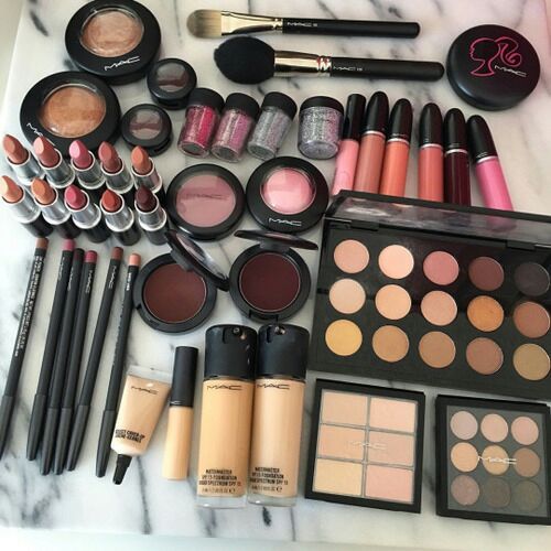 sofiacapuzzoti's tweet image. Juro amar todo lo que sea maquillaje😍💄