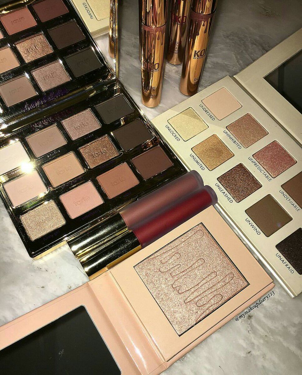 sofiacapuzzoti's tweet image. Juro amar todo lo que sea maquillaje😍💄