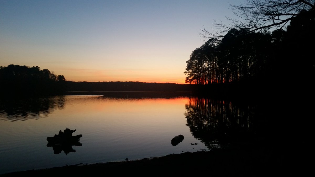 yooliz's tweet photo. Watching the sunset is my favourite thing to do. https://t.co/OI9hLJ8Lcb