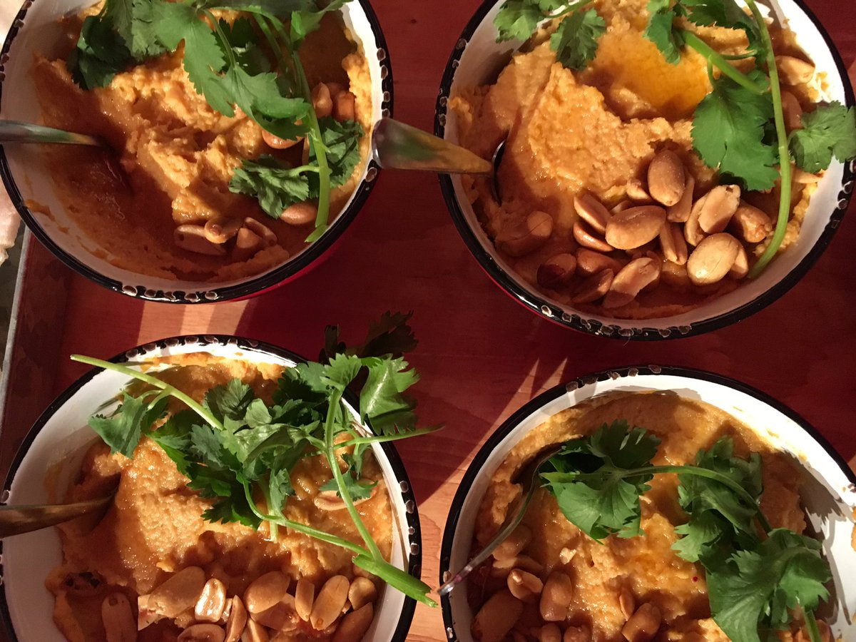 Onsenfood's tweet photo. #cheferable | Je suis en amour avec ce hummus de courge! Extra arachides et coriandre, j'adore. -Cam :) @scena_mtl https://t.co/dRJWYZOLE4