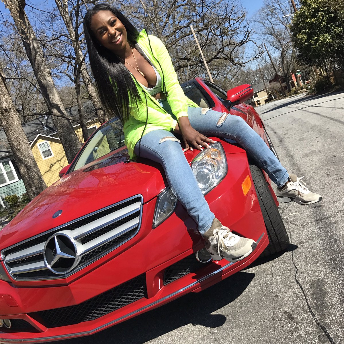 LiViBADD88's tweet photo. sometimes the best gifts are the ones we can give ourselves! 🚗💨🎁 #biggeryearbiggerbody #benztalk https://t.co/15d0EuYuEo