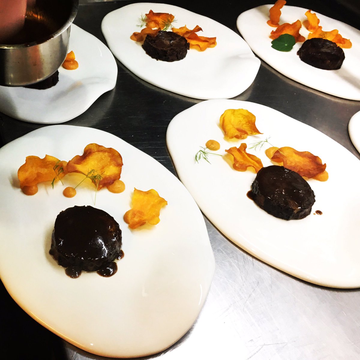 SinfoniaRossini's tweet photo. Abrimos el domingo 19 #diadelpadre para que podáis disfrutar de nuestro #menúdegustación 
#restaurantesmadrid #madrid #sinfoniarossini https://t.co/toXdWkM8Bf