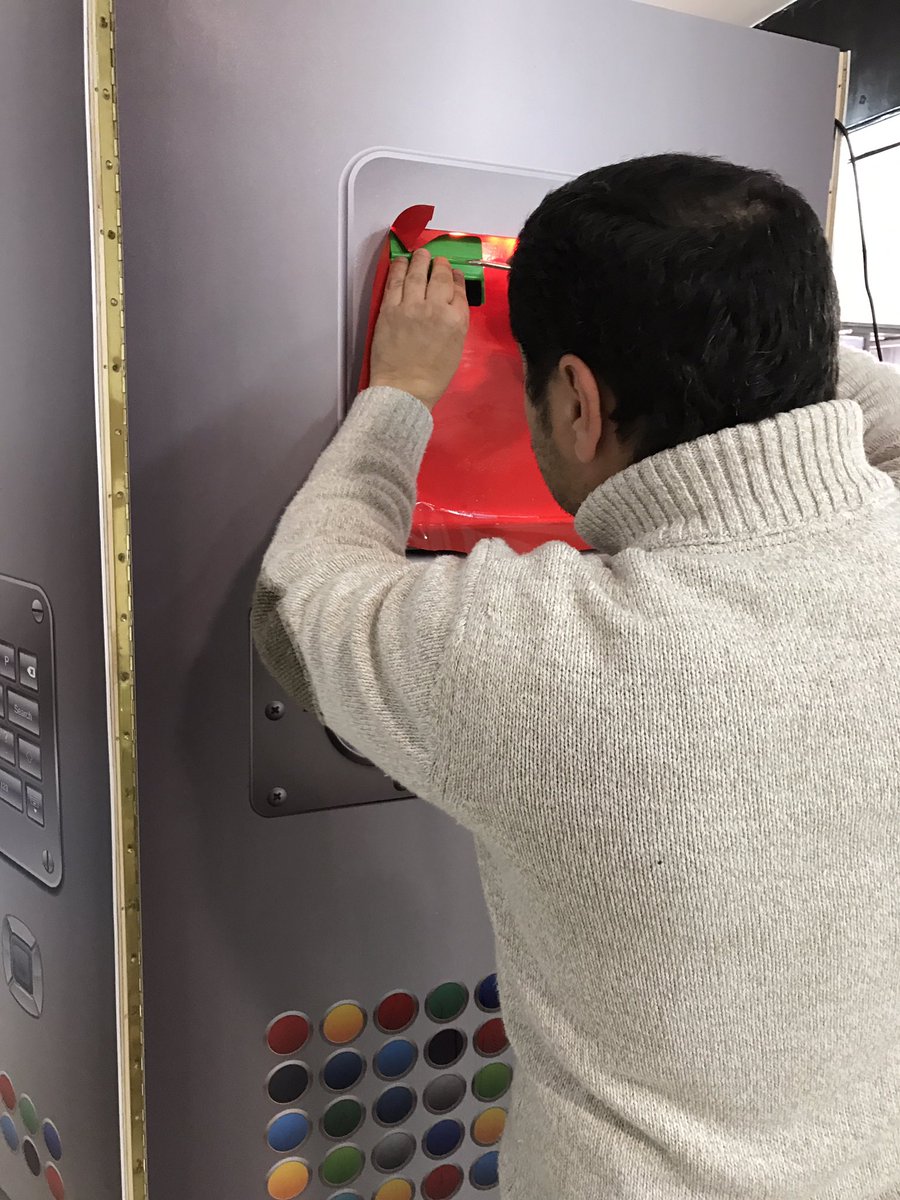 DiegoMubo's tweet photo. Escenografía para explicar valores cívicos con programación #code #programacion #robotica #robot #educacion #education #ciencia #science https://t.co/kxiNXAXstk