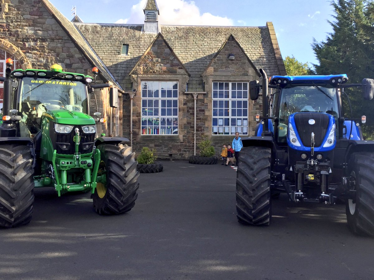ACL14's tweet photo. Well done to all the volunteers that helped with the @TheRHET Borders #TractorTour of ALL the local Schools today. 🚜🐂🐏🚜 Great effort https://t.co/dGW7APSG7l