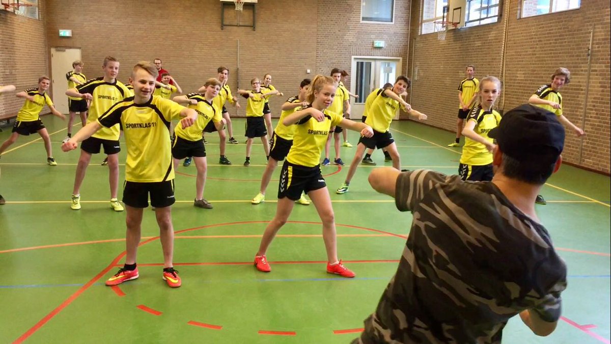 lyceumdegrundel's tweet image. Jeffrey van Huizen bezocht gisteren de leerlingen van #sportklas #2HAS en vandaag #1HAS voor workshop "Hiphop" Wat een stoere choreografie!