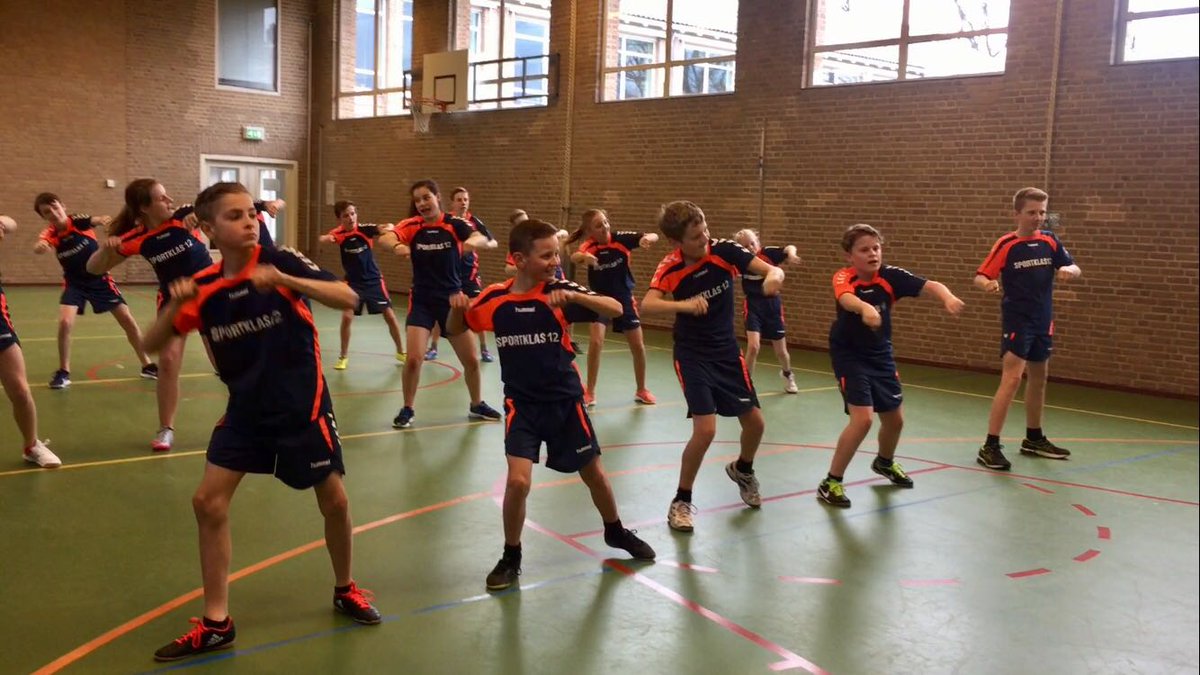 lyceumdegrundel's tweet image. Jeffrey van Huizen bezocht gisteren de leerlingen van #sportklas #2HAS en vandaag #1HAS voor workshop "Hiphop" Wat een stoere choreografie!