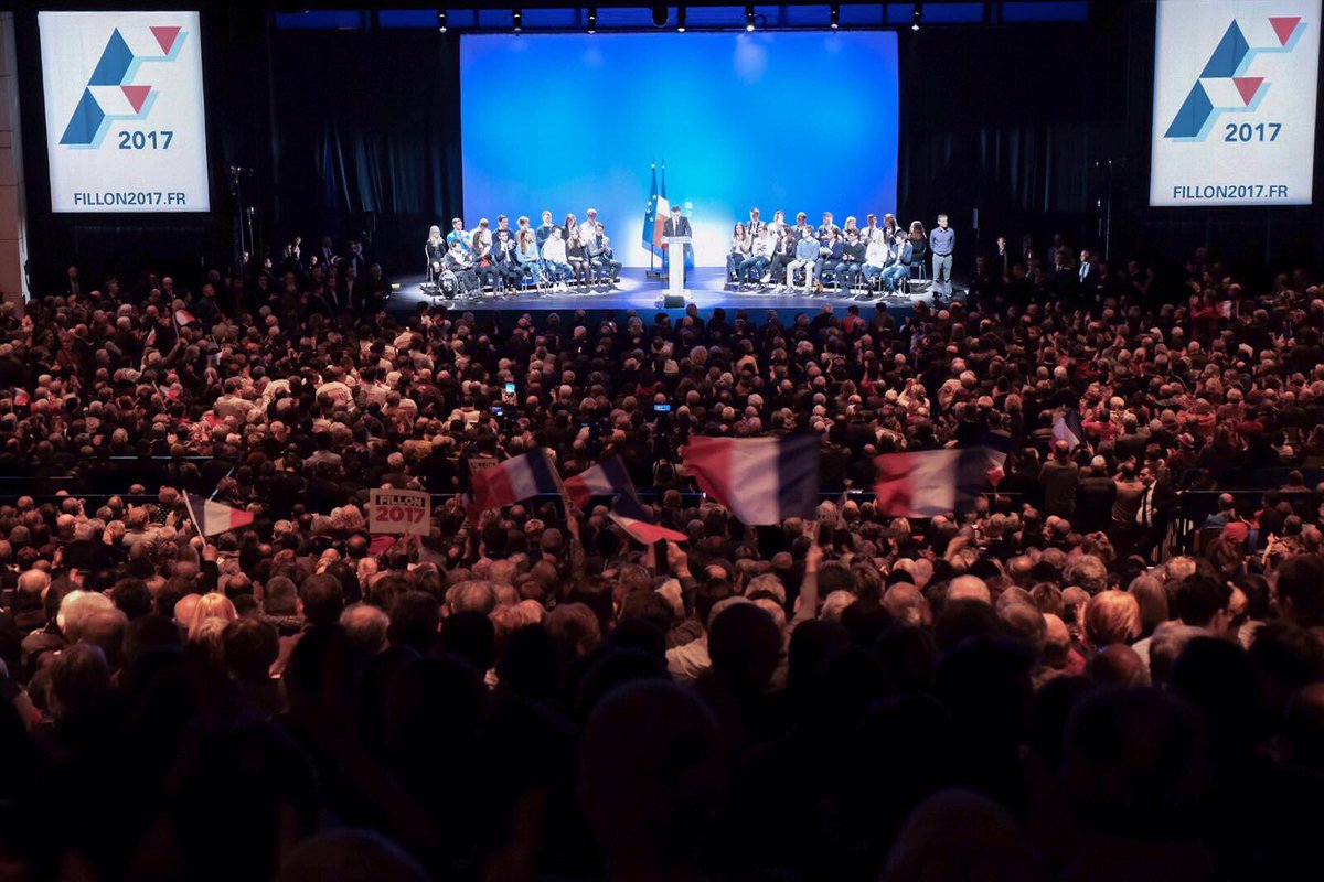 FrancoisFillon's tweet photo. Vous étiez plus de 3 000 ce soir : merci pour votre mobilisation et votre soutien ! #FillonBesançon https://t.co/jUg4EBLVfR