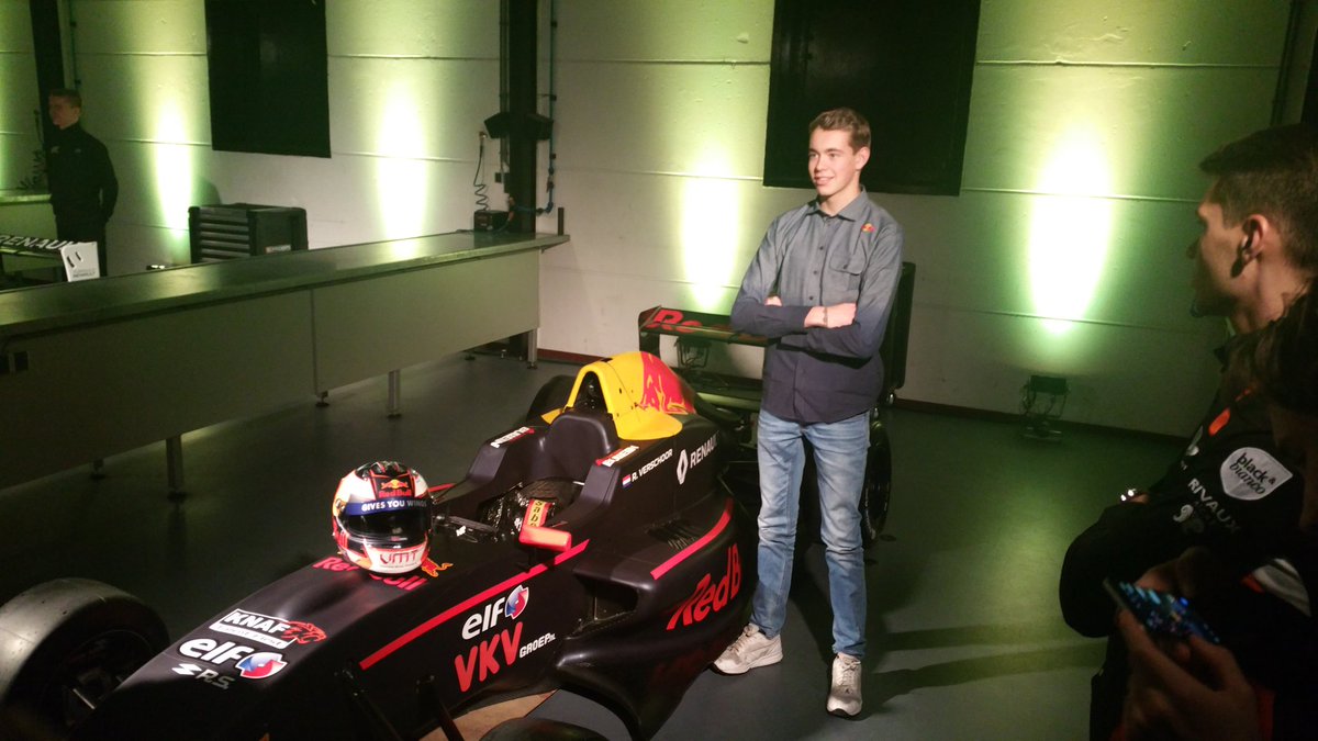 Daar staat hij: @kartingrich met zijn auto van MP Motorsport voor de Formule Renault 2.0 👍👍