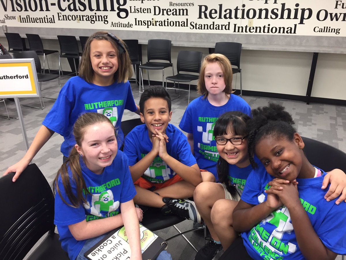 skylibrisdMcW's tweet photo. So proud of all that these kids have accomplished! They have blown my mind w/ how awesome they are!#misdbob17 #ruthes #teamworkis important https://t.co/jsIGPXgRwj