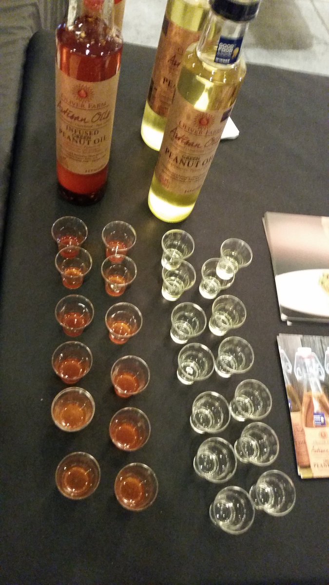 PeanutFarmers's tweet photo. Ready to kick off Natural Products #ExpoWest with exciting peanut products! #peanutpowder #virginiapeanuts #greenpeanutoil https://t.co/QmAwl7YXnY