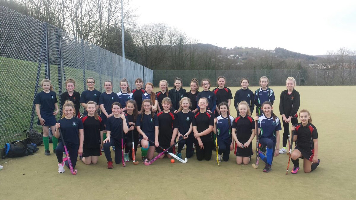 Yggaddgorff's tweet photo. Gwych oedd cael gemau hoci cwbl Gymraeg yn erbyn @AG_GwentIsCoed heno! Tegan Hughes, Tegan Forth-Anstice ac Alys Warman oedd ⭐ y gemau! https://t.co/QgZ2MUZmT0