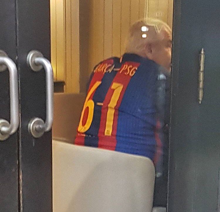 samuelmarsden's tweet photo. Too far? Top spot from @mglaura in Barcelona tonight https://t.co/vchiKtnOrm https://t.co/pJLwrSf4oi