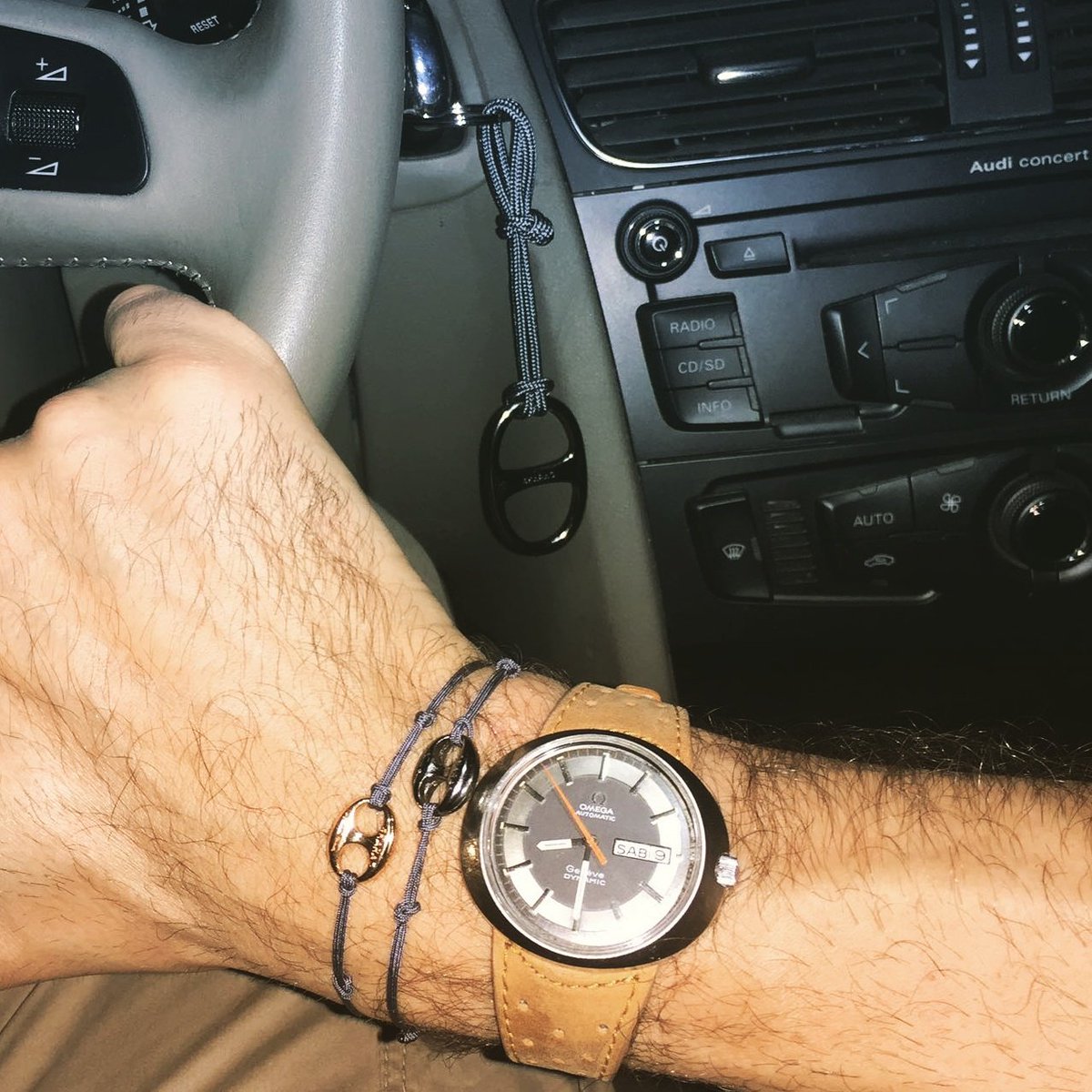 Fin de la jornada laboral. Ya para casita! 🚘 #4karasbarcelona #siemprecontigo #joyeria