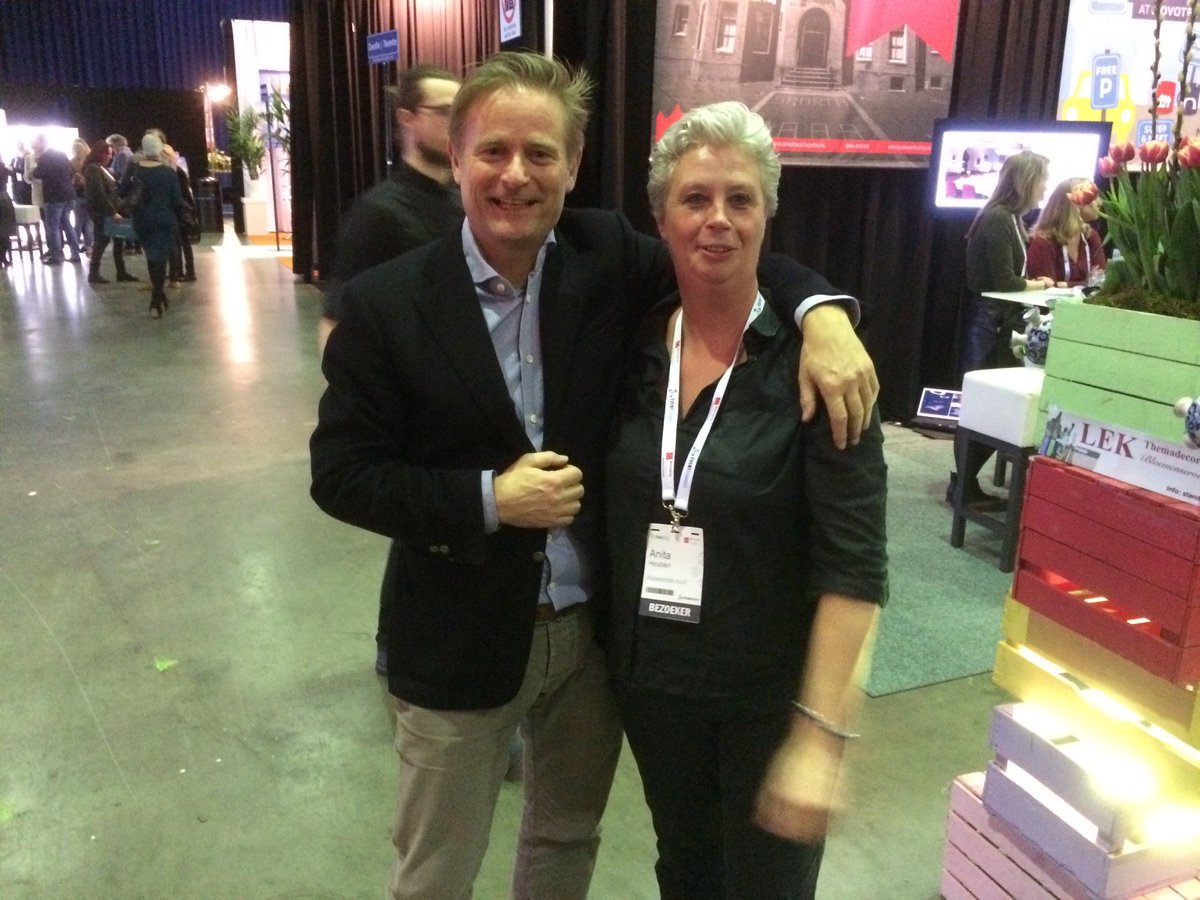 Events_NL's tweet photo. En een mooie ontmoeting van Marc Liethof van @event_nl met Anita van @Kickerprofs cc @19eHole op #evcontact https://t.co/zLqvZpAKXY