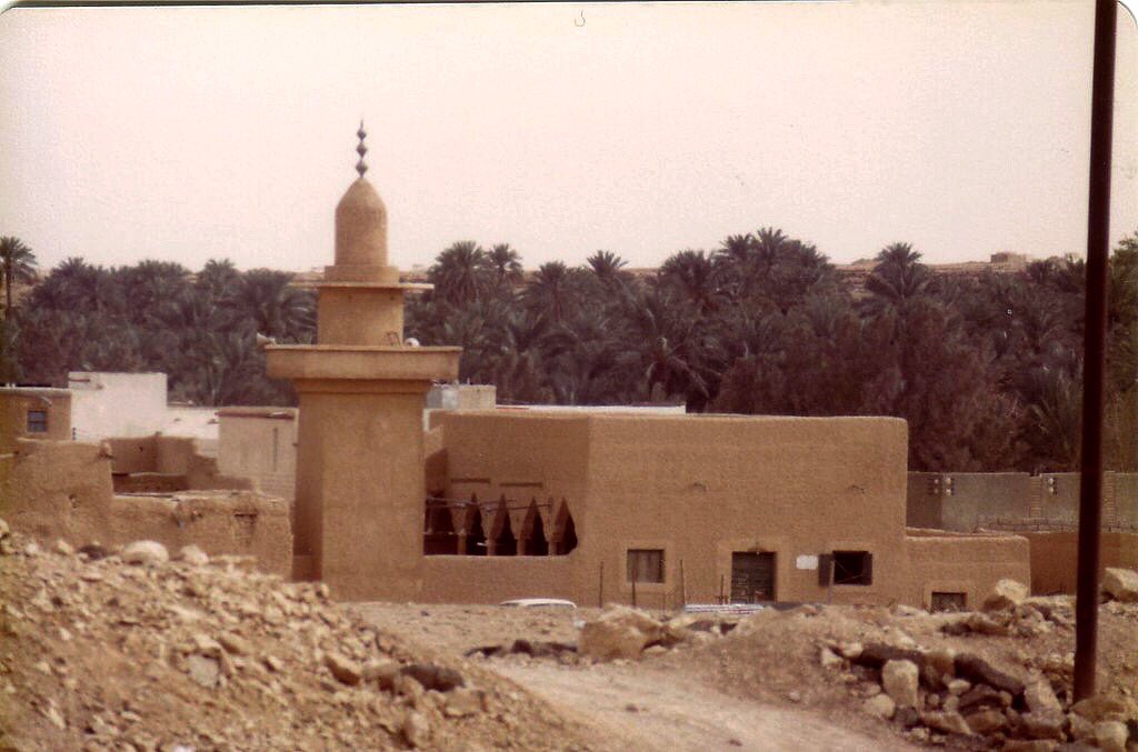 zmanjamel's tweet photo. صورتين من حي البديعة في الرياض سنة ١٤٠١هـ ، ١٩٨١م
#صور_قديمة_لزمن_جميل https://t.co/GWb8Y7lSAJ