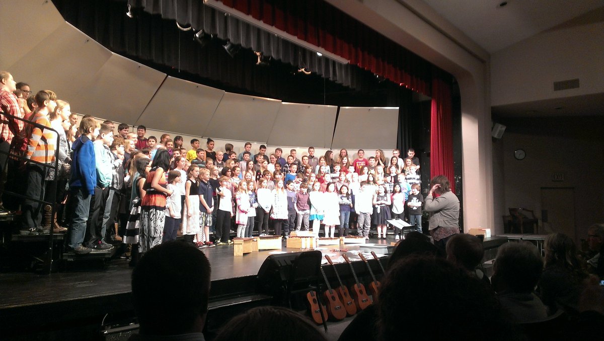 stpapp34's tweet photo. Fourth fifth grade concert day! #rfsdpride #rfpride https://t.co/CErXZwplTb