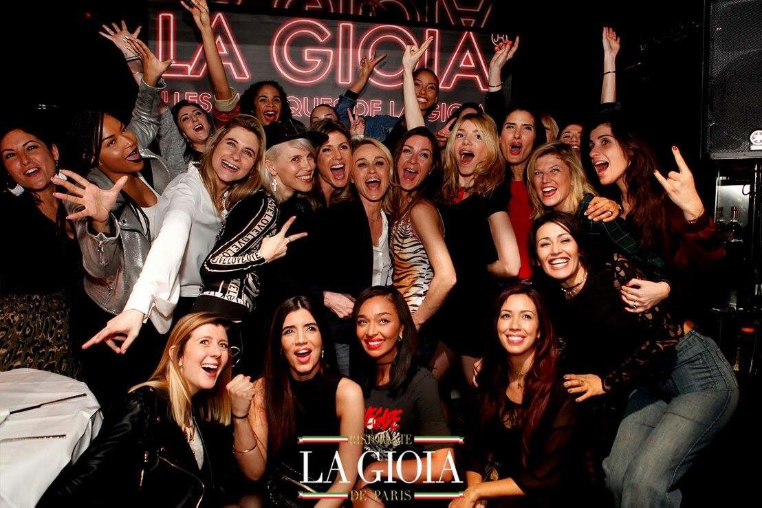 Les Voix des Femmes à La Gioia hier soir pour la sortie du nouveau single #WeNeedYouNow 📀💃🏻 <a href="/Unissonsnosvoix/">LesVoixDesFemmes</a>