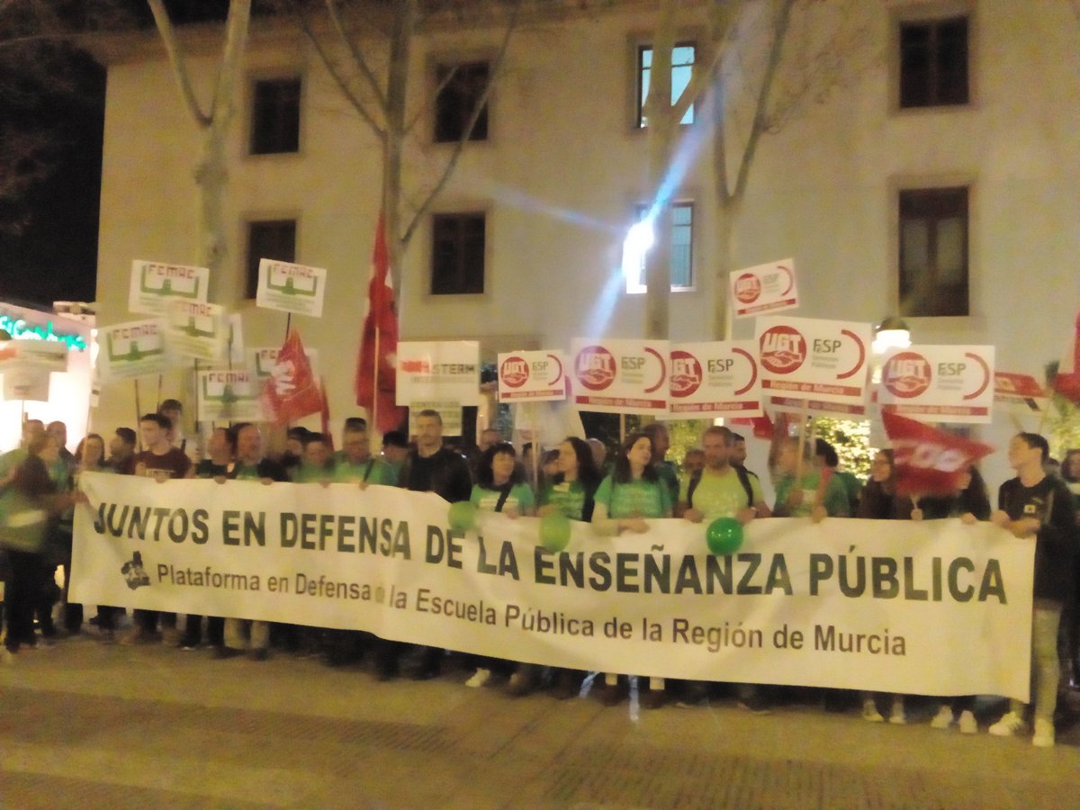 soyPdro's tweet photo. Día en defensa de la escuela púbica, por una educación de calidad para tod@s. #Murcia #9M #educación https://t.co/9W77791QcO