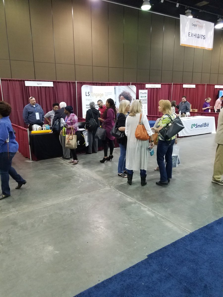 JakeFlaniken's tweet photo. #Sprint drawing a crowd. @AprilToll @krisspragg https://t.co/GrwFB63ysL