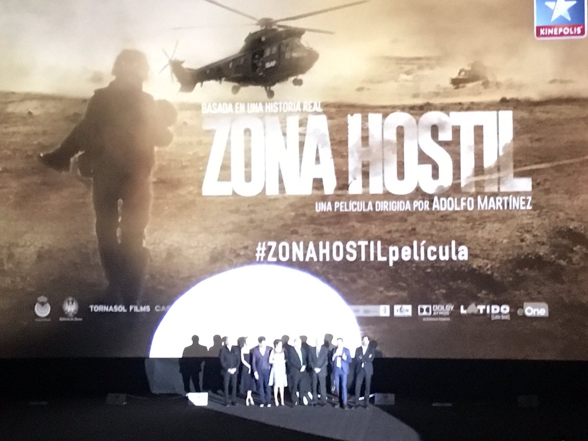 Estreno d #ZonaHostilPelicula con los actores, pero sobre todo con los verdaderos protagonistas. Enhorabuena por este peliculon!!!!