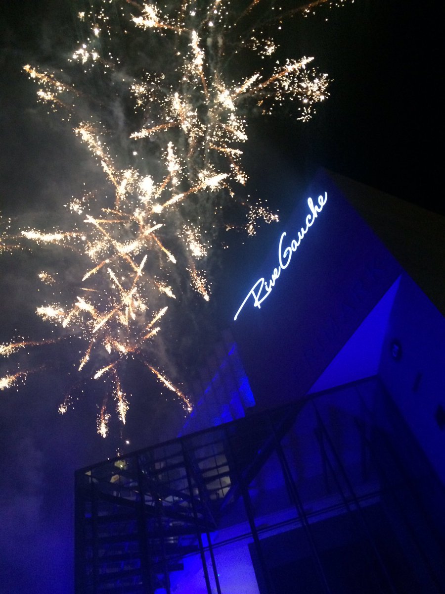 What a beautiful Carolo sky ! 😱🎉🎆 #RiveGauche #Openingday #shoppingaddict