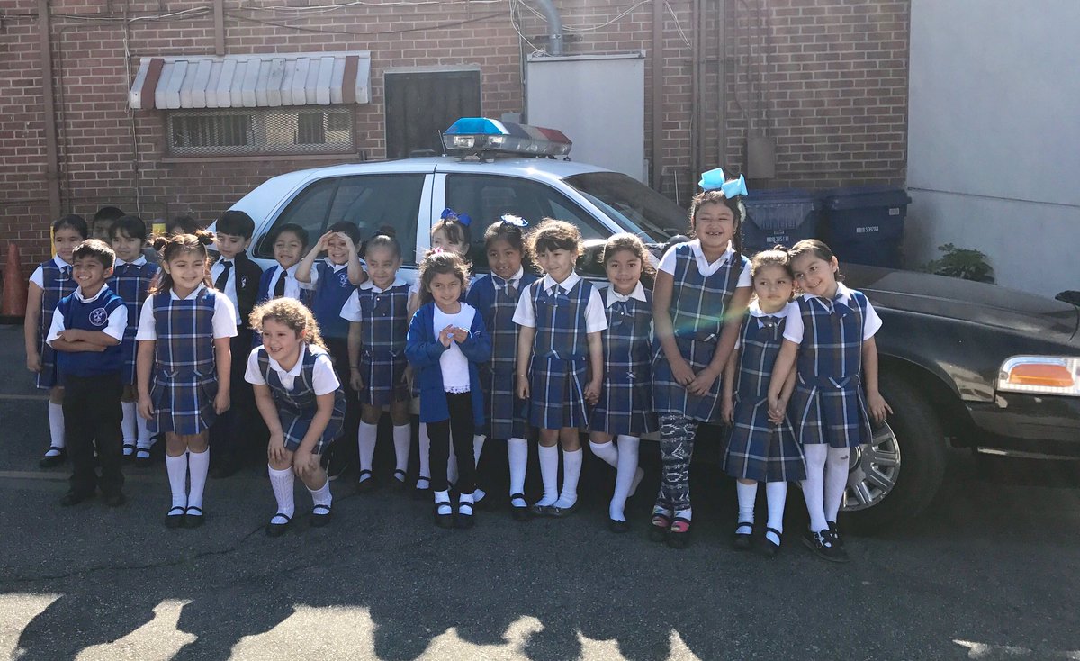 Hollenbeck CSP Officer Plata, back at it this AM in #RamonaGardens. Building trust! <a href="/LAPD_CSP/">Community Safety Partnership RAMONA GARDENS</a> @LAPD_ARCOS @LabradaAl <a href="/LAPDRuby/">Deputy Chief Ruby Flores</a>