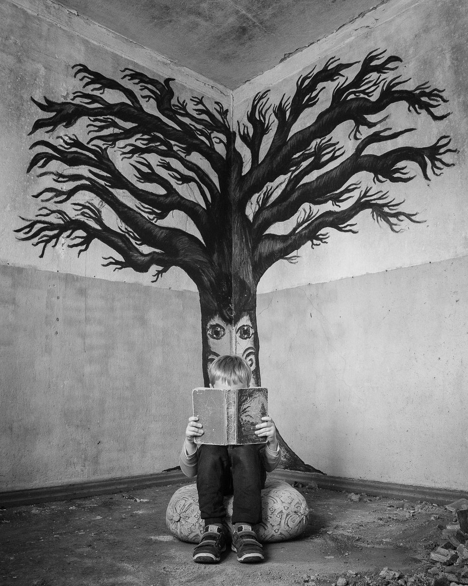 From the series "Blood Unquiet" by Karel Kravik. Check our website to see the full feature:
ostseemag.com/portfolio/kare…