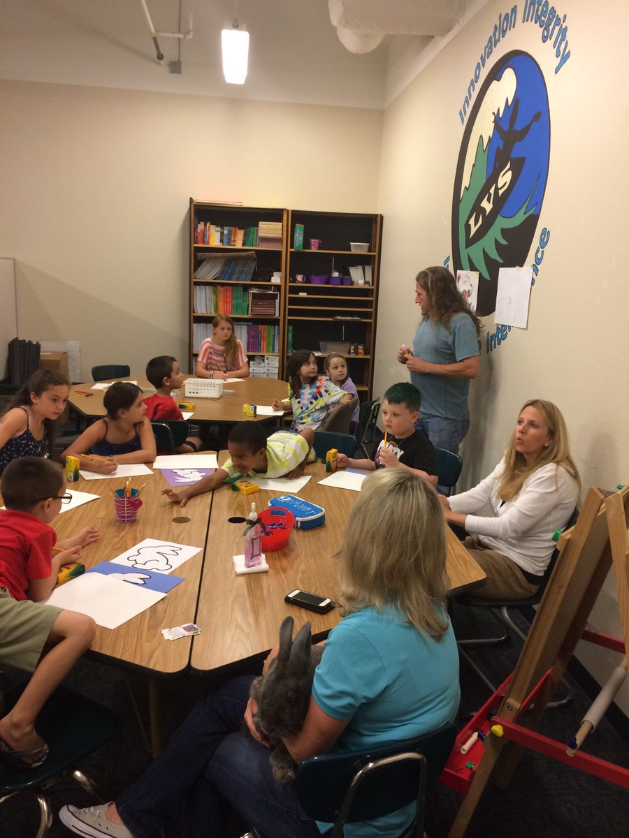 LeeVirtual's tweet image. Scenes from our very own art club with Mr. McNew #LeeVirtual #ArtClub #FuturePicassos #LeeSchools