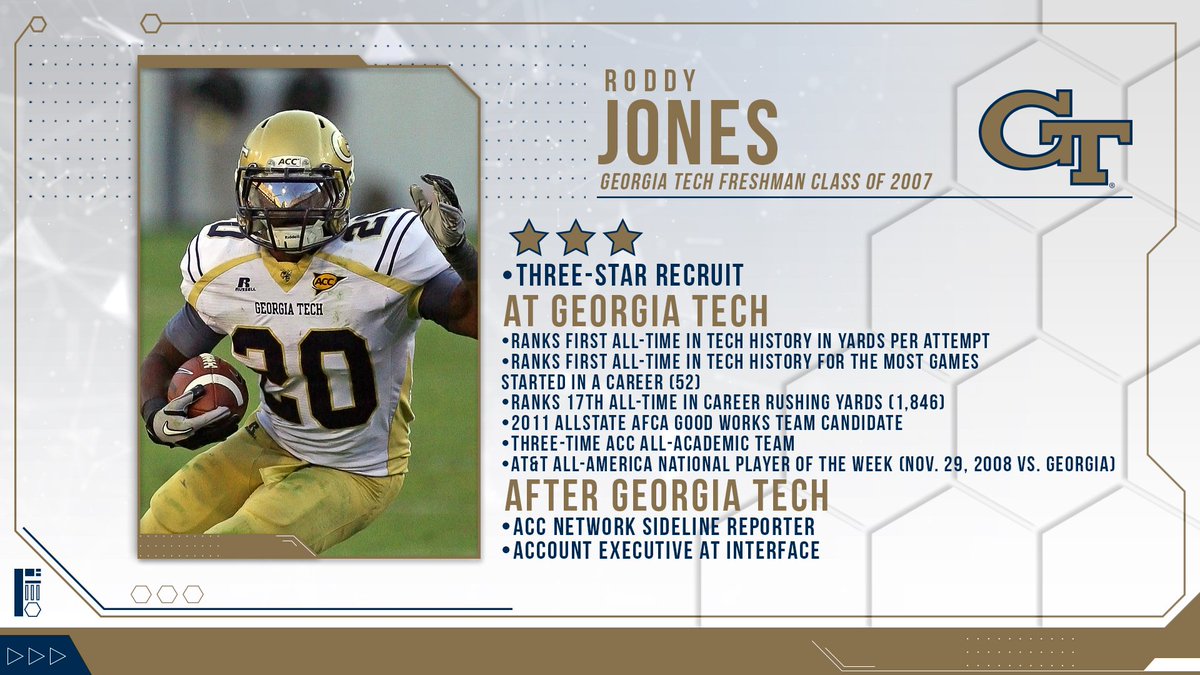 GeorgiaTechFB's tweet photo. .@RoddyJones20 has gone from tightroping the sideline in Athens to working the sideline for ACC Network 🎤 https://t.co/HdokERIuCN