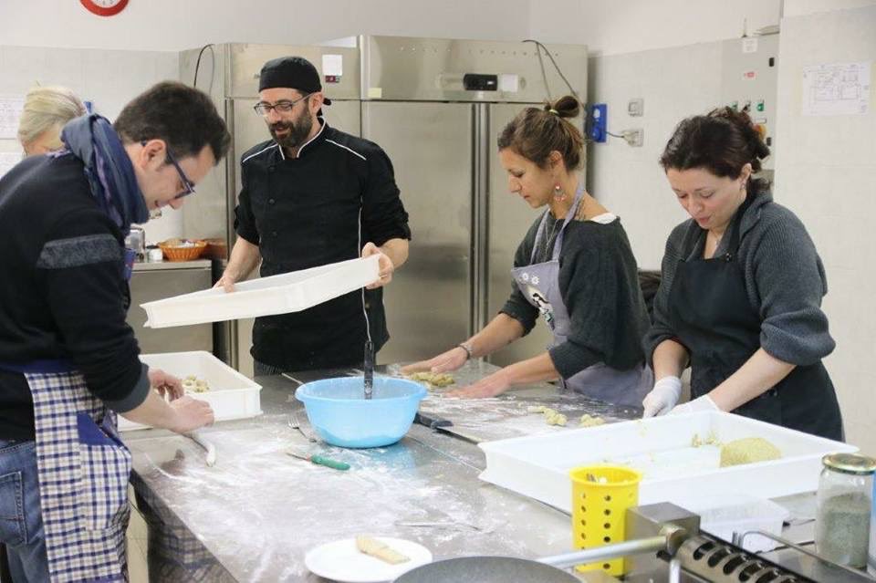 CanapAlpina's tweet photo. Qui le foto del primo corso di #cucina di @CanapAlpina https://t.co/xiAumVYLPy https://t.co/jVxpXzX8lG
