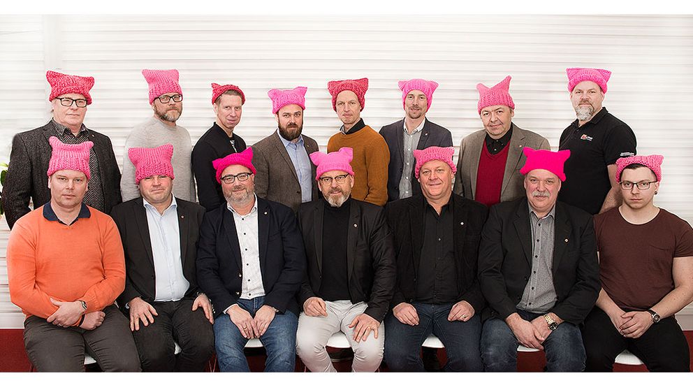 2witter's tweet photo. Dzień kobiet w Szwecji #womensday2017 in #Sweden #Szwecja #stupidity https://t.co/aUZaLBAM2V