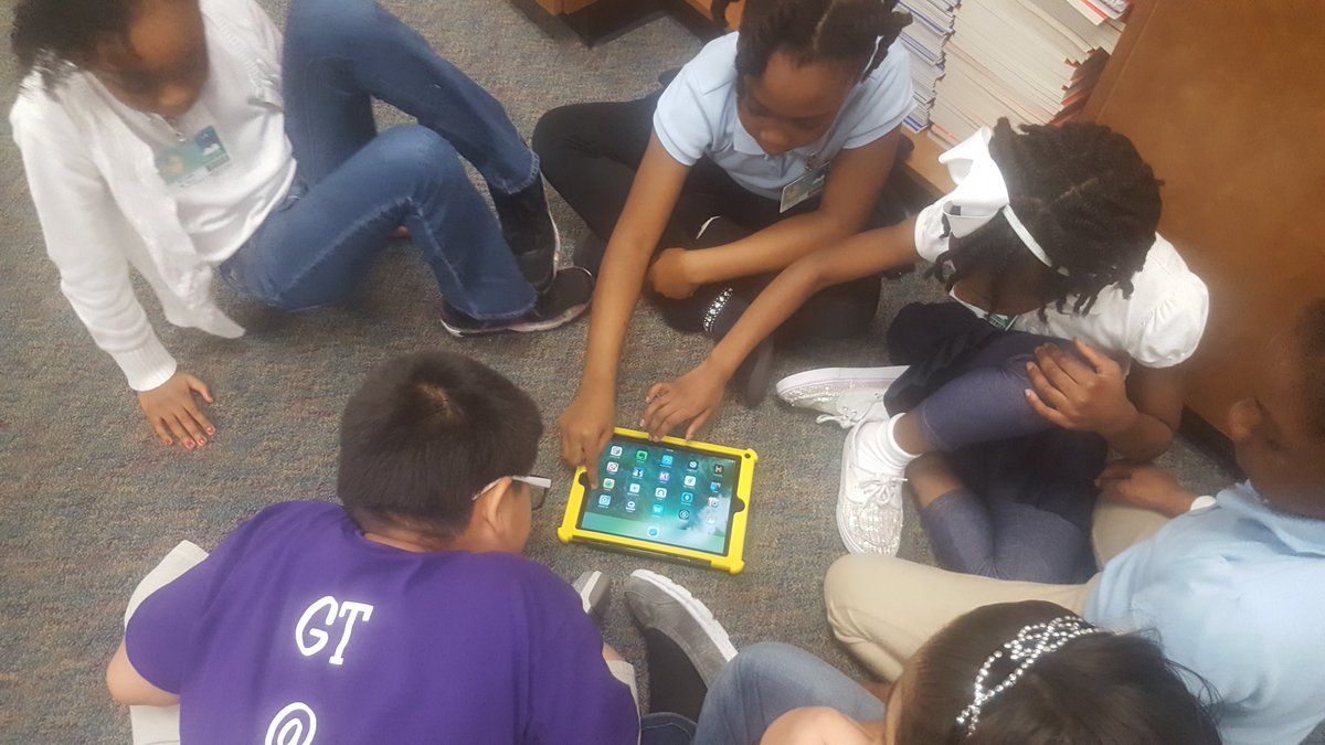 arria_glover's tweet photo. They are having a blast working on technology. https://t.co/ROkOUWfzd2