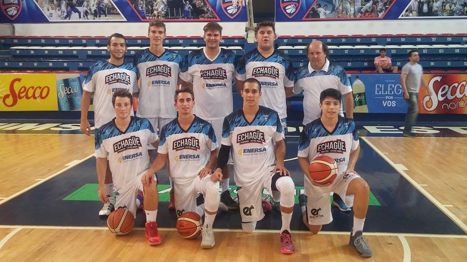 PlataformaDep's tweet photo. Vestimos a @atleticoechague en #LaLiga
#Clubes #Basquet https://t.co/Bo8xaA2vOk