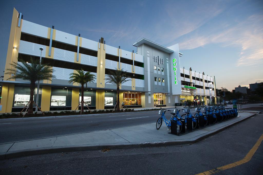 Publix's tweet photo. Welcome to the family, Store #1531, in Saint Petersburg, FL. https://t.co/Yhb5PWECsL