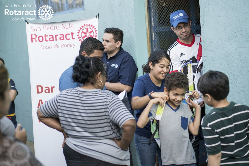 RotaractClubSPS's tweet photo. @Rotary @rotaract We created recycled backpacks made out of used banners for children in our community. Here are some pictures! #WeAreRotary https://t.co/6Mpc0gQ04Z