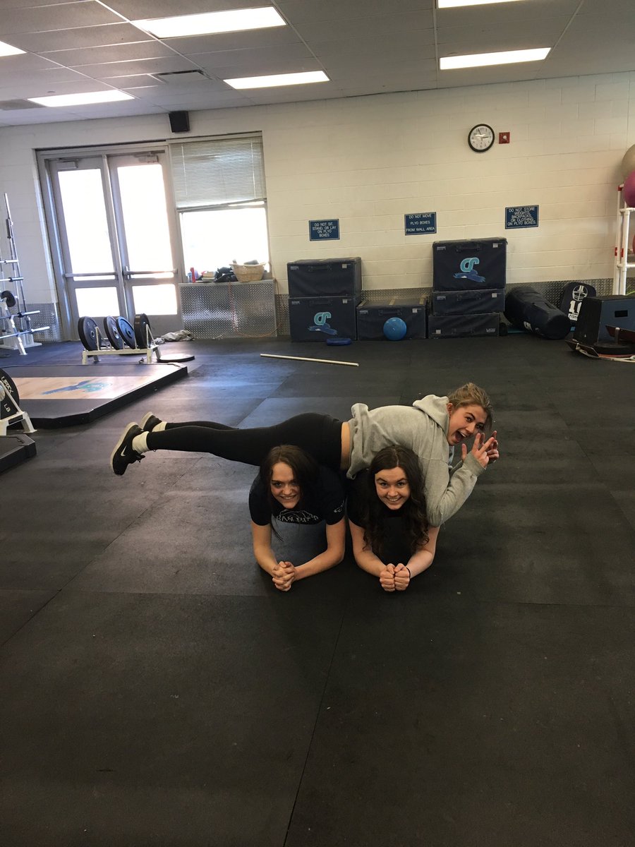 Three person plank. @Cloe_bentz <a href="/maddiemcleod_21/">Madeline McLeod</a> <a href="/Lauren_F16/">Lauren Fikar</a>