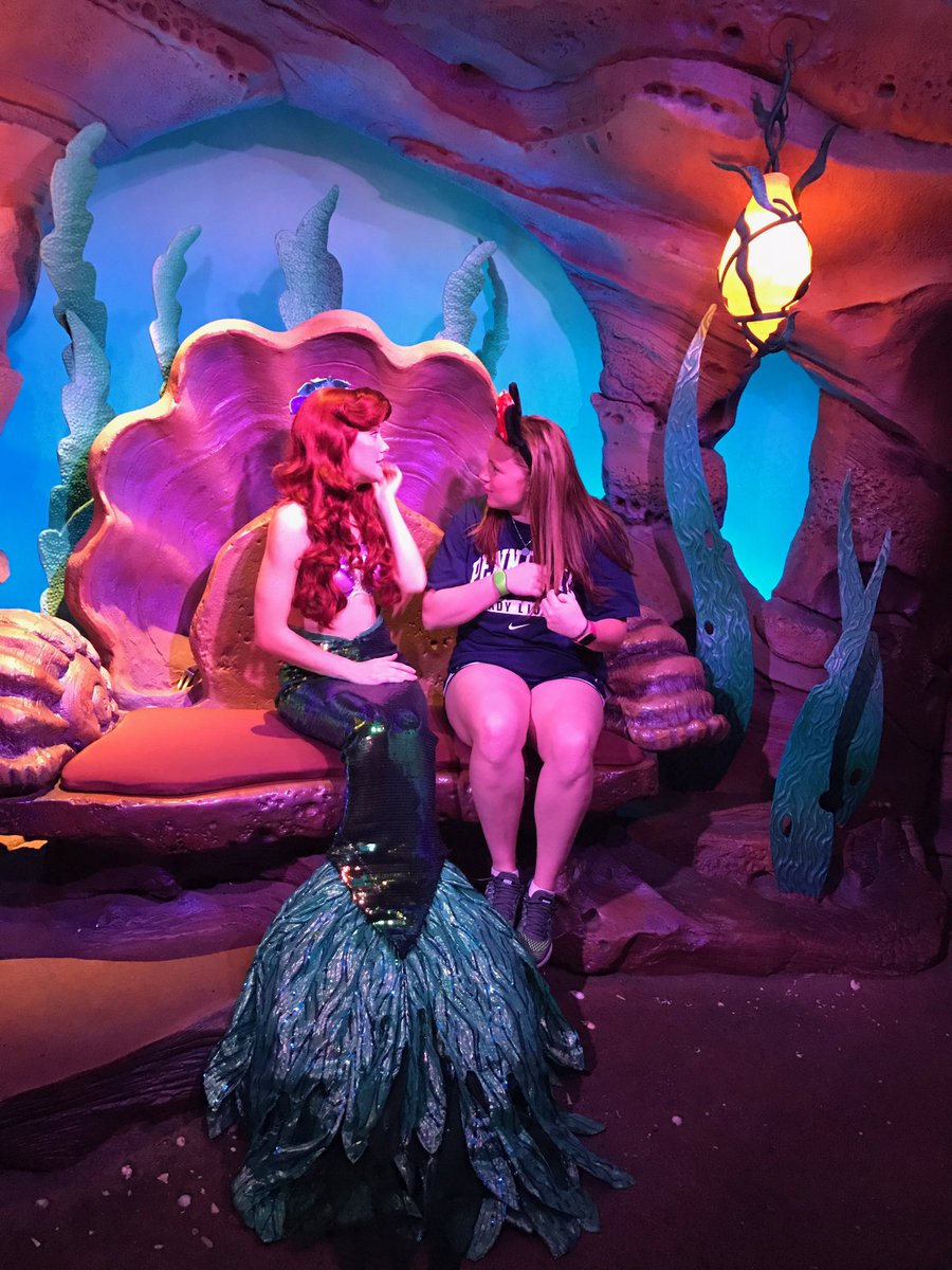 morgan_brooke02's tweet photo. Ariel told me that we were twins and showed me how to brush my hair with a dinglehopper #mermaidprobs 🍴🐠🌊 https://t.co/eJ20xsklFc