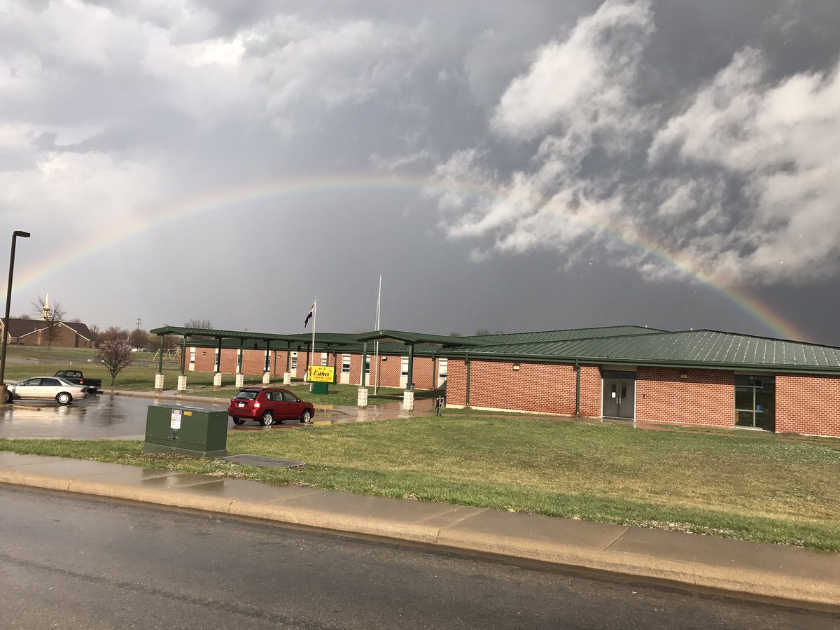 <a href="/EstherLebanon/">Esther Elementary</a> Elementary has nuggets of knowledge and learning at the end of rainbow today! <a href="/LebanonR3/">Lebanon Schools</a> 🌈 #R3Awesome