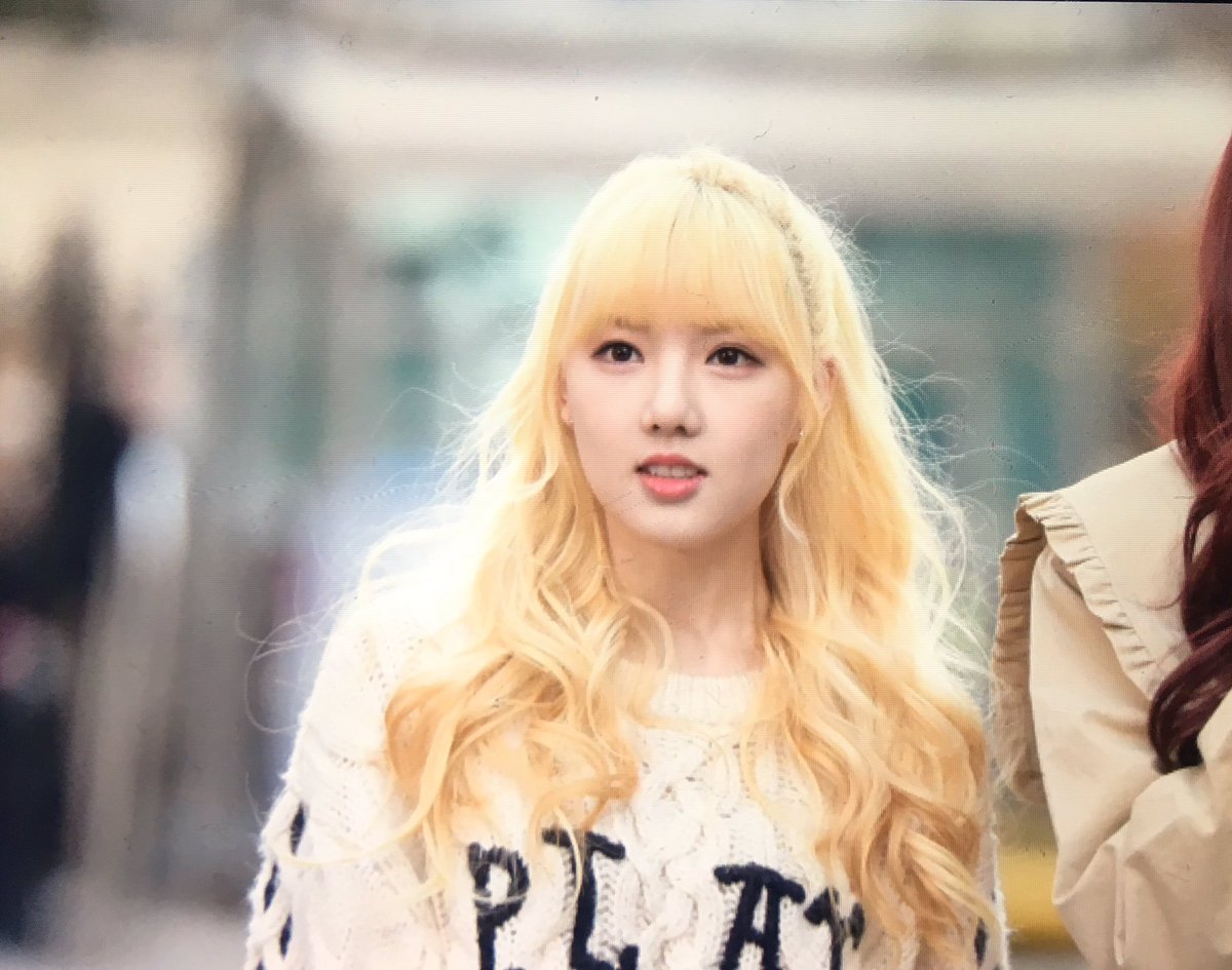 sheerdelight819's tweet photo. 170310 뮤직뱅크 출근 예린 프리뷰
#여자친구 #GFRIEND #예린 
빨리 밥먹을께!! 충성 충성 https://t.co/VyUnM7pd1T